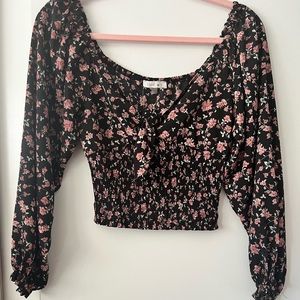 Cute long sleeve crop top 😍